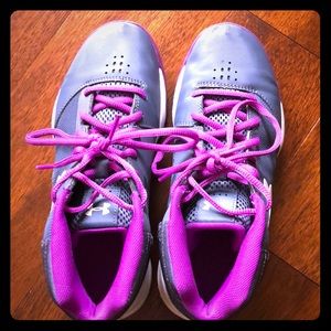 Under Armour sneakers excellent condition sz 5 1/2